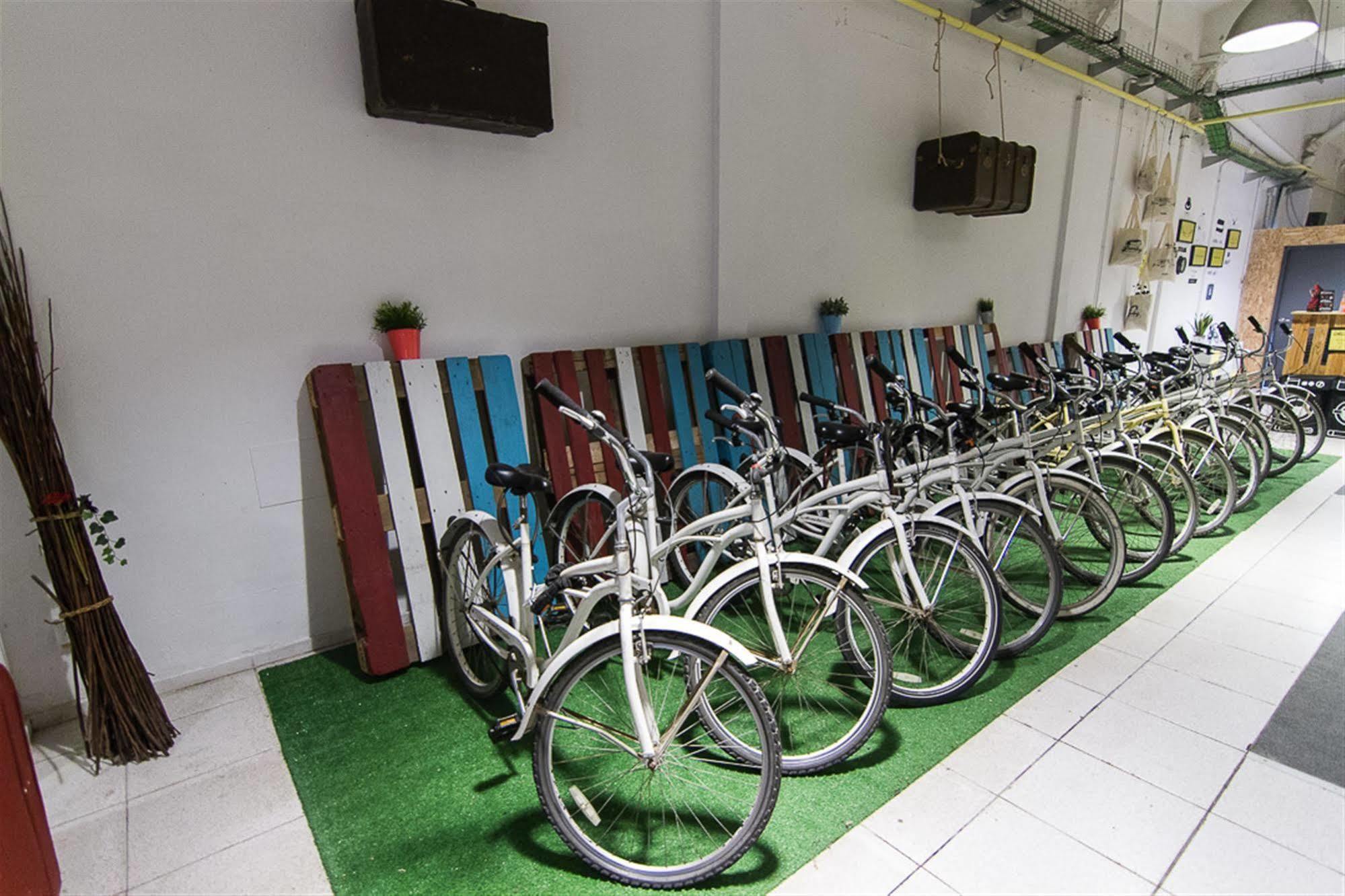 Bed & Bike Barcelona Hostel Exterior foto